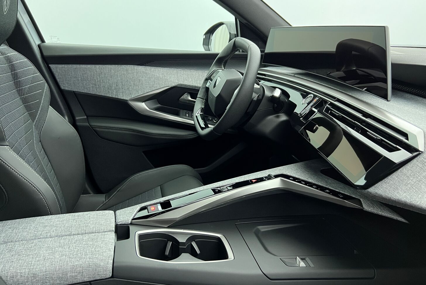 PEUGEOT 5008 SUV Hybride Essence