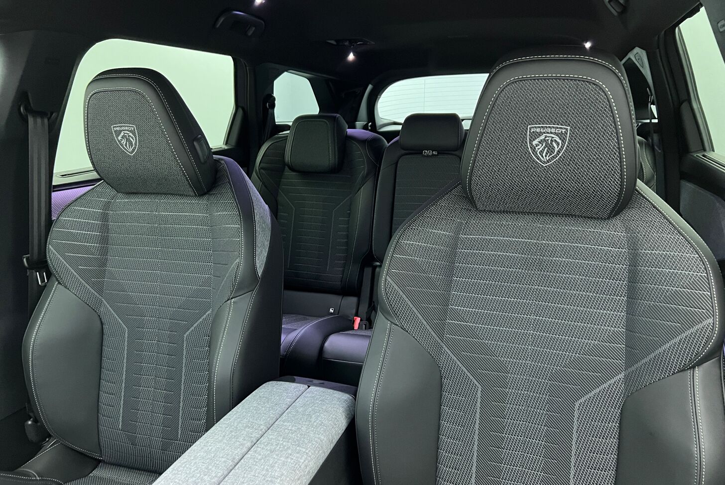 PEUGEOT 5008 SUV Hybride Essence