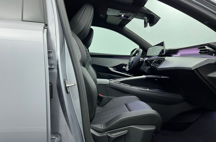 PEUGEOT 5008 SUV Hybride Essence