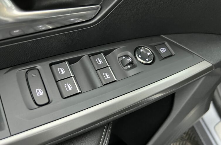 PEUGEOT 5008 SUV Hybride Essence