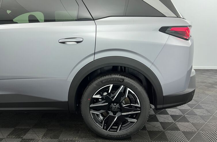 PEUGEOT 5008 SUV Hybride Essence