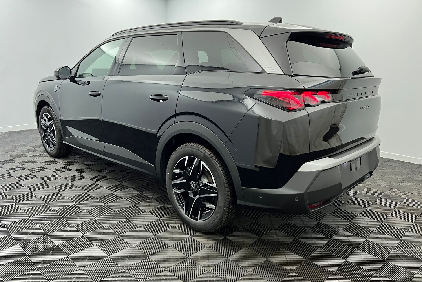 PEUGEOT 5008 SUV Hybride Essence