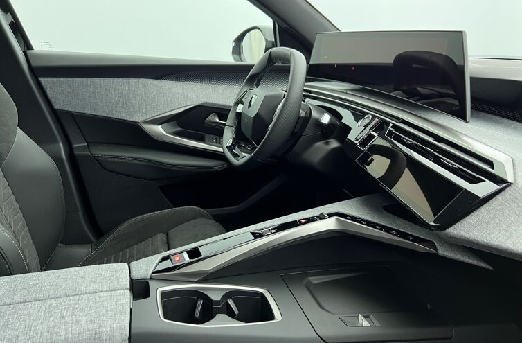 PEUGEOT 5008 SUV Hybride Essence