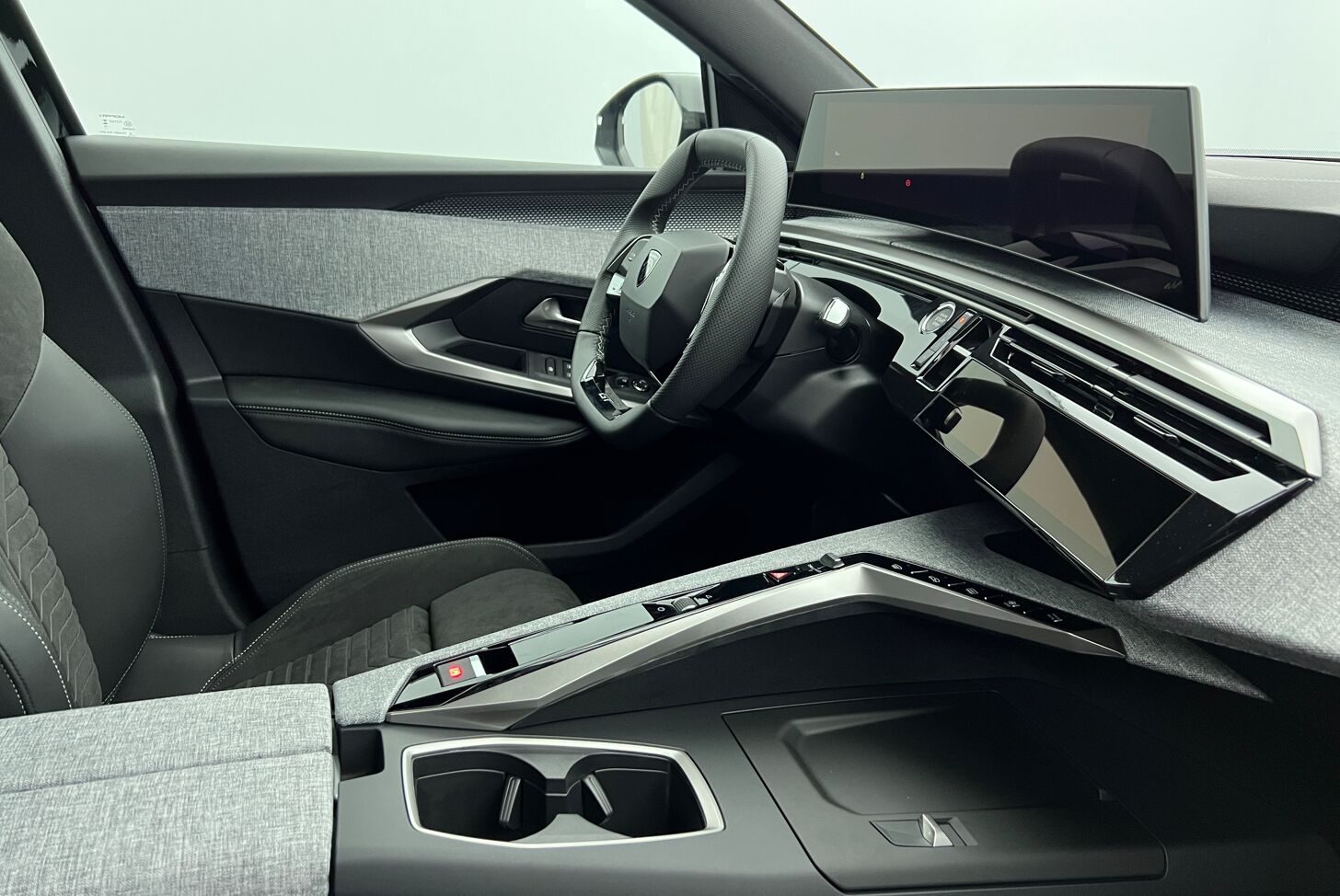 PEUGEOT 5008 SUV Hybride Essence