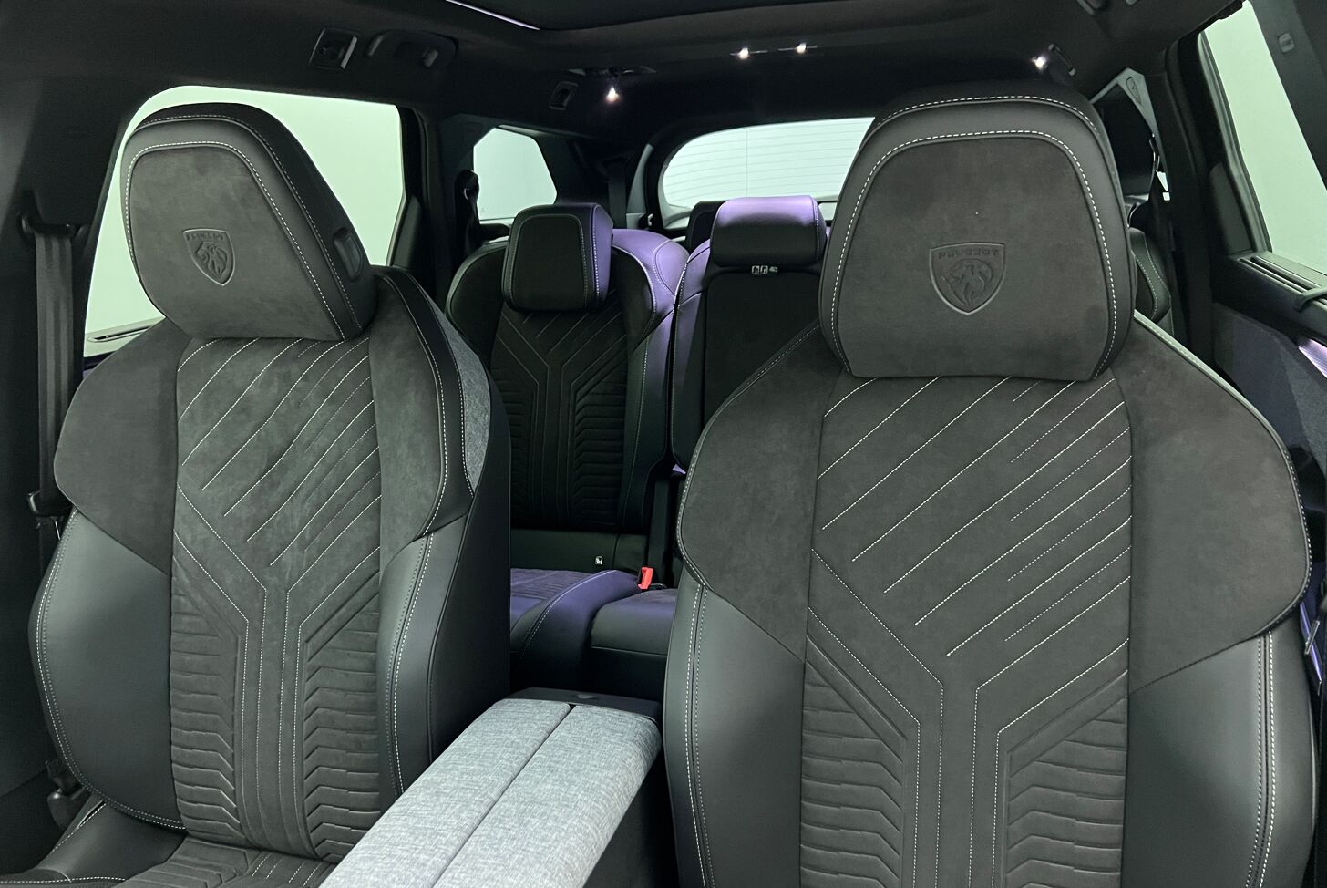 PEUGEOT 5008 SUV Hybride Essence