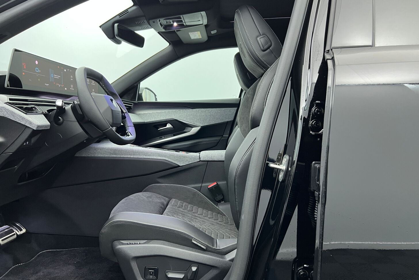 PEUGEOT 5008 SUV Hybride Essence