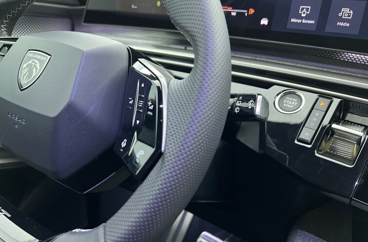 PEUGEOT 5008 SUV Hybride Essence