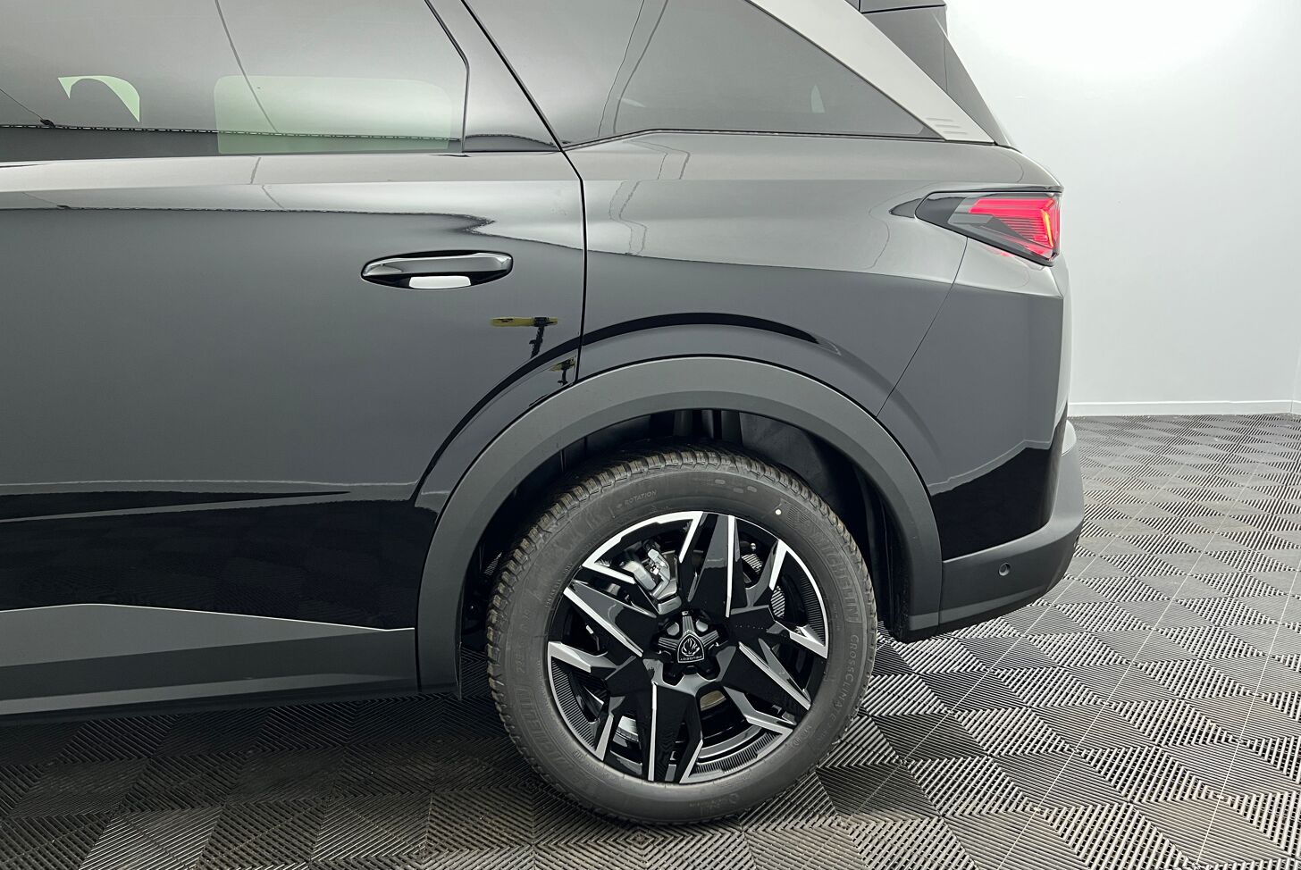 PEUGEOT 5008 SUV Hybride Essence