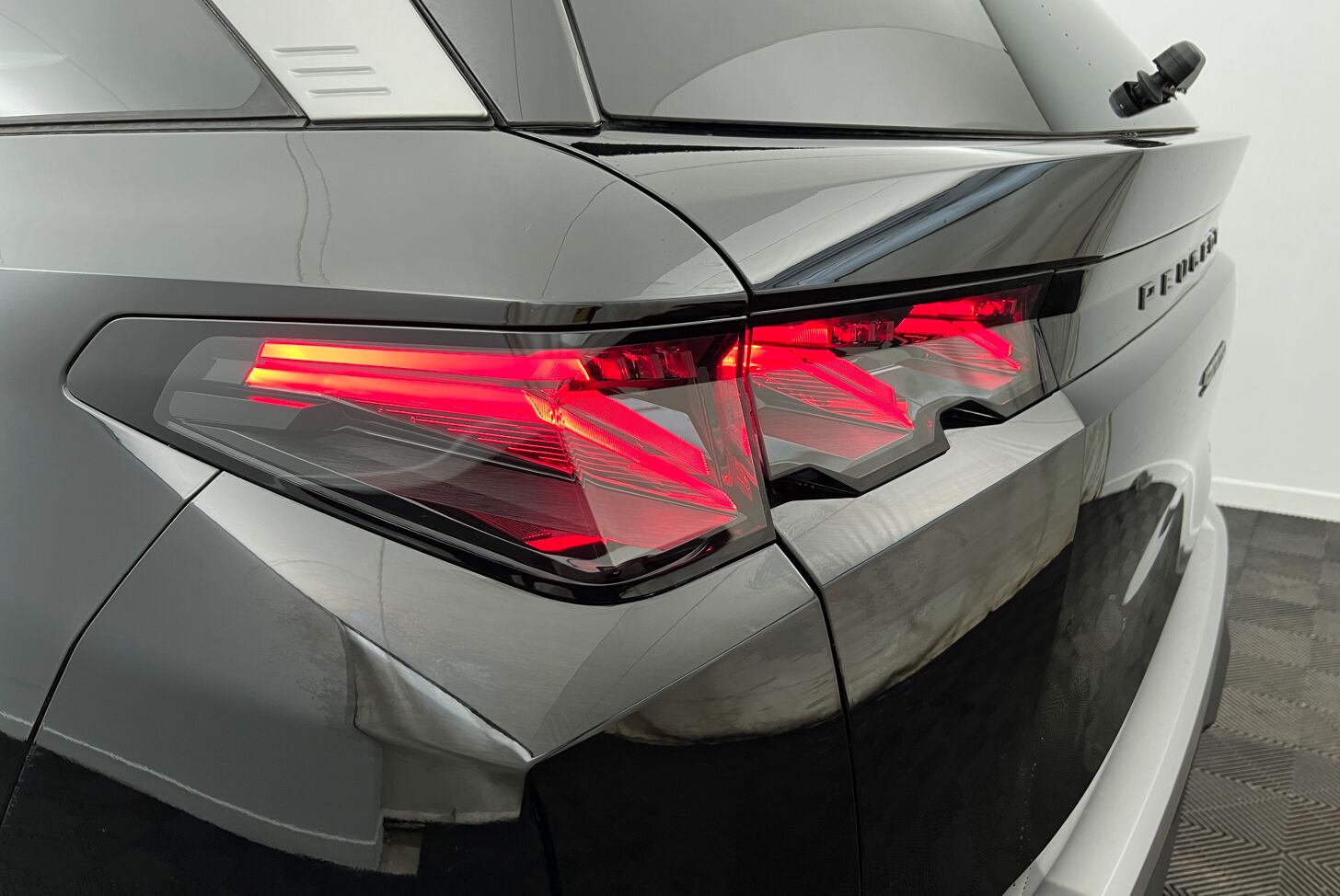 PEUGEOT 5008 SUV Hybride Essence