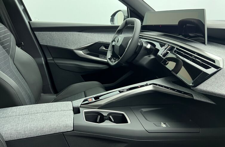 PEUGEOT 5008 SUV Hybride Essence