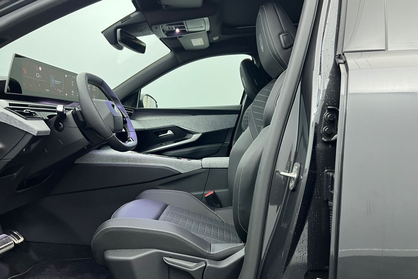 PEUGEOT 5008 SUV Hybride Essence