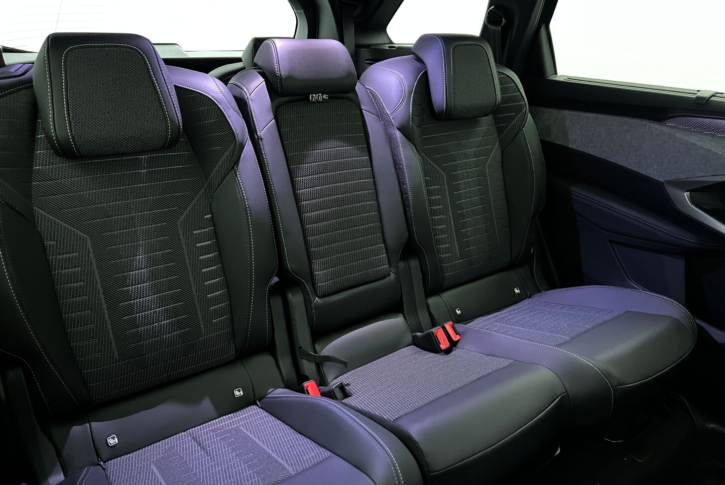 PEUGEOT 5008 SUV Hybride Essence