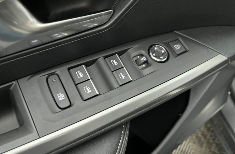 PEUGEOT 5008 SUV Hybride Essence