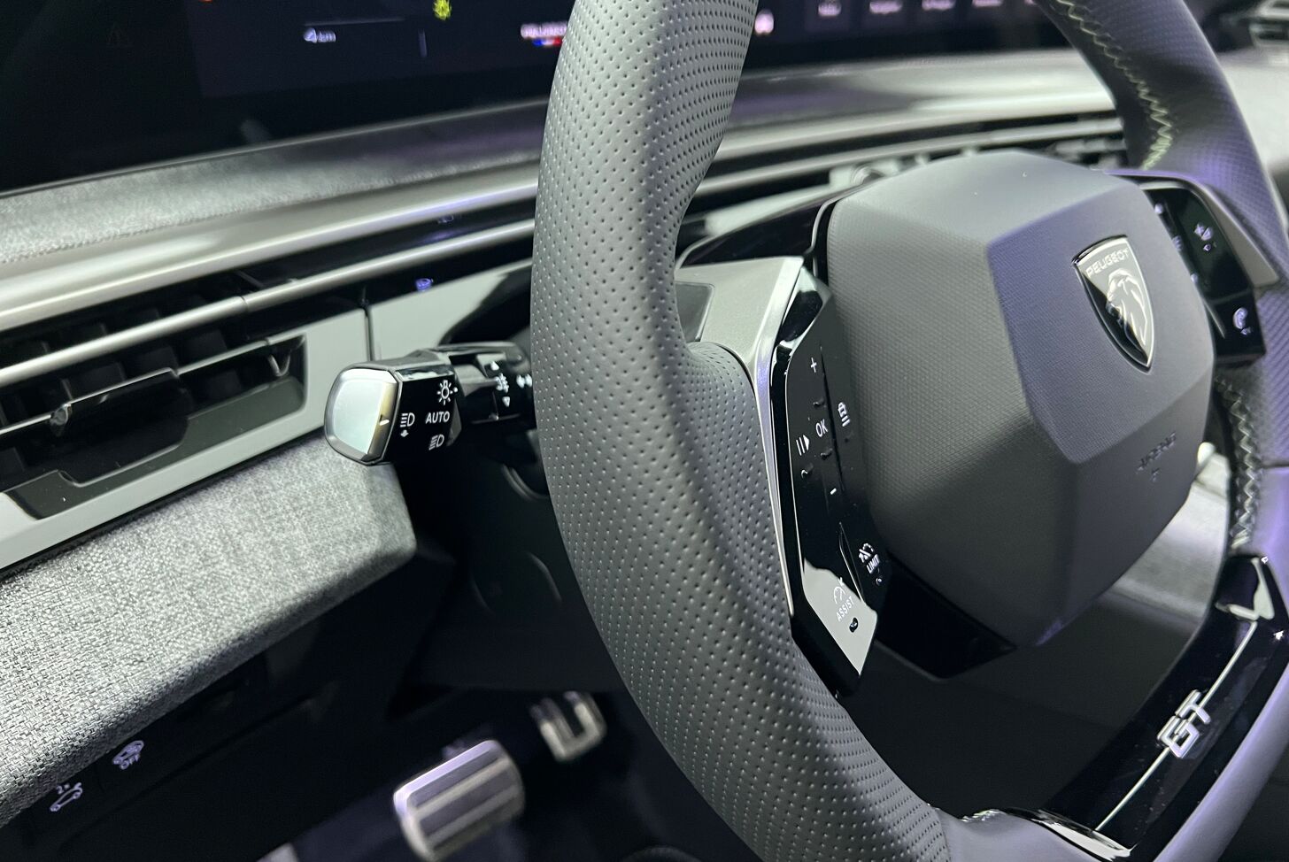 PEUGEOT 5008 SUV Hybride Essence