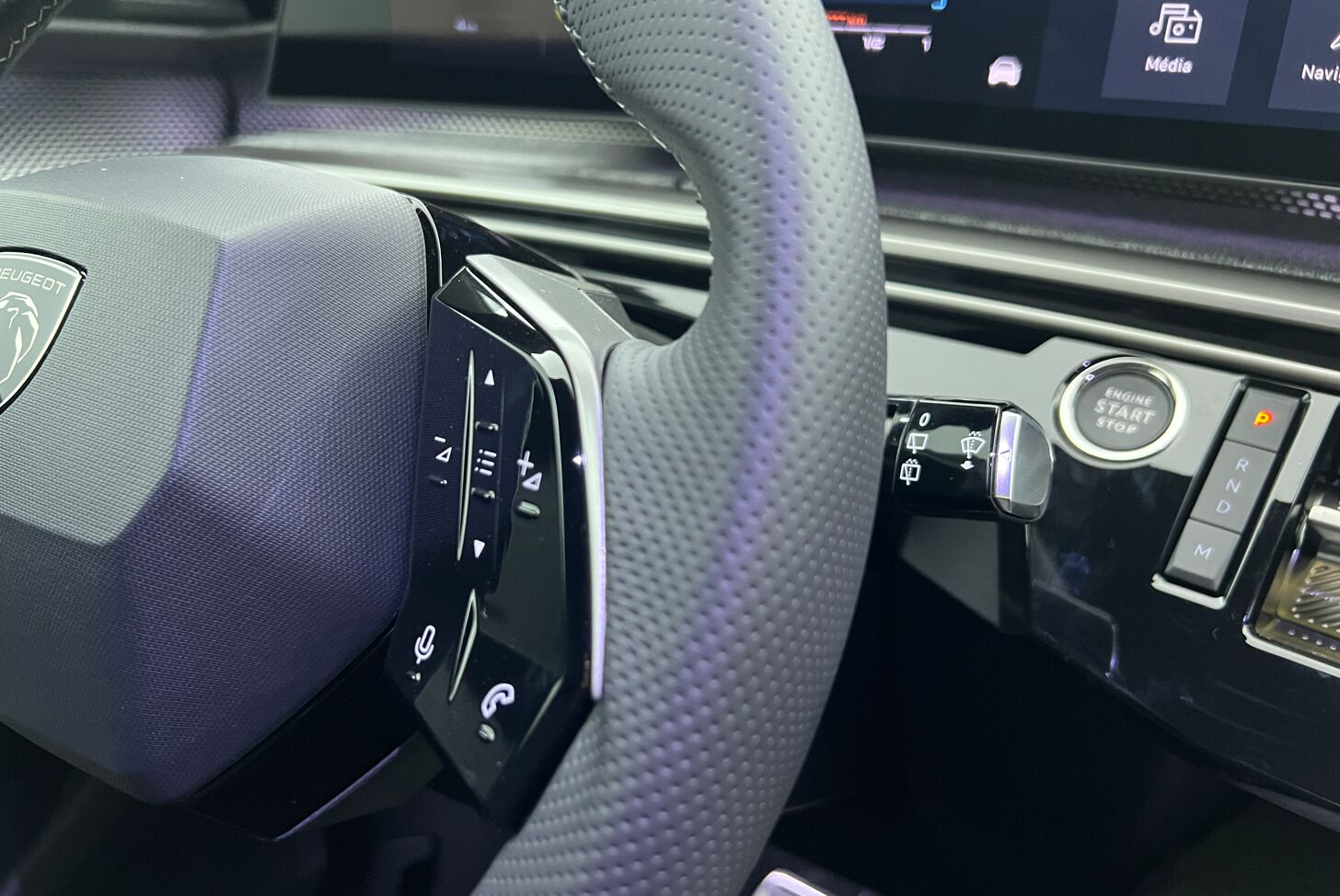 PEUGEOT 5008 SUV Hybride Essence