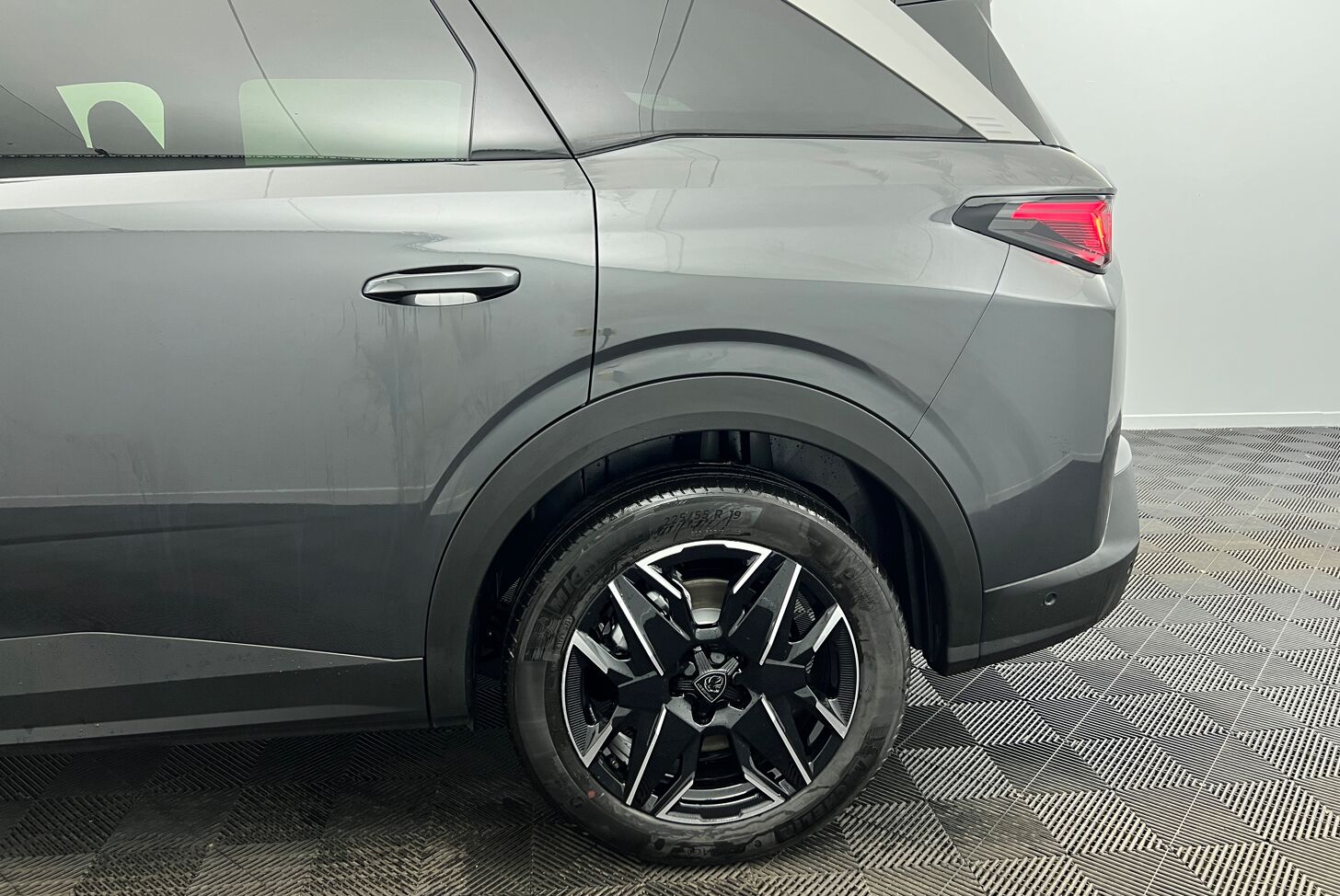 PEUGEOT 5008 SUV Hybride Essence