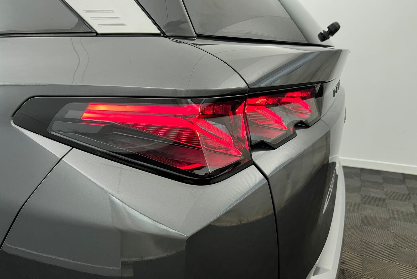 PEUGEOT 5008 SUV Hybride Essence