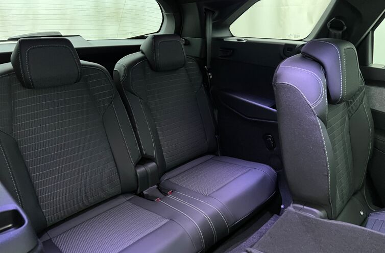 PEUGEOT 5008 SUV Hybride Essence