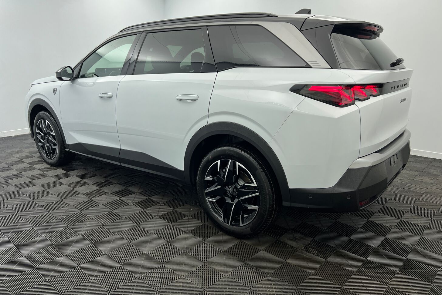 PEUGEOT 5008 SUV Hybride Essence