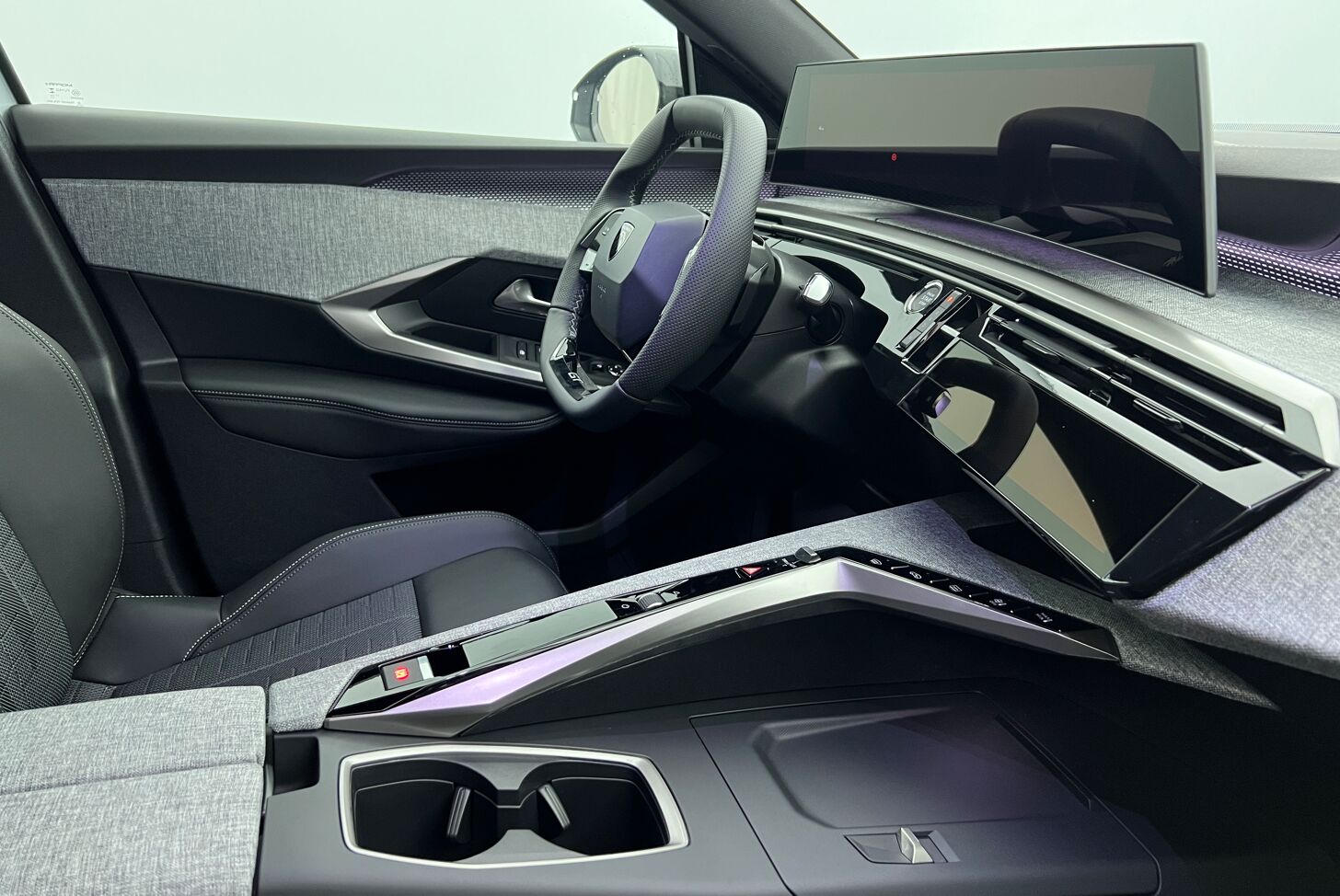 PEUGEOT 5008 SUV Hybride Essence