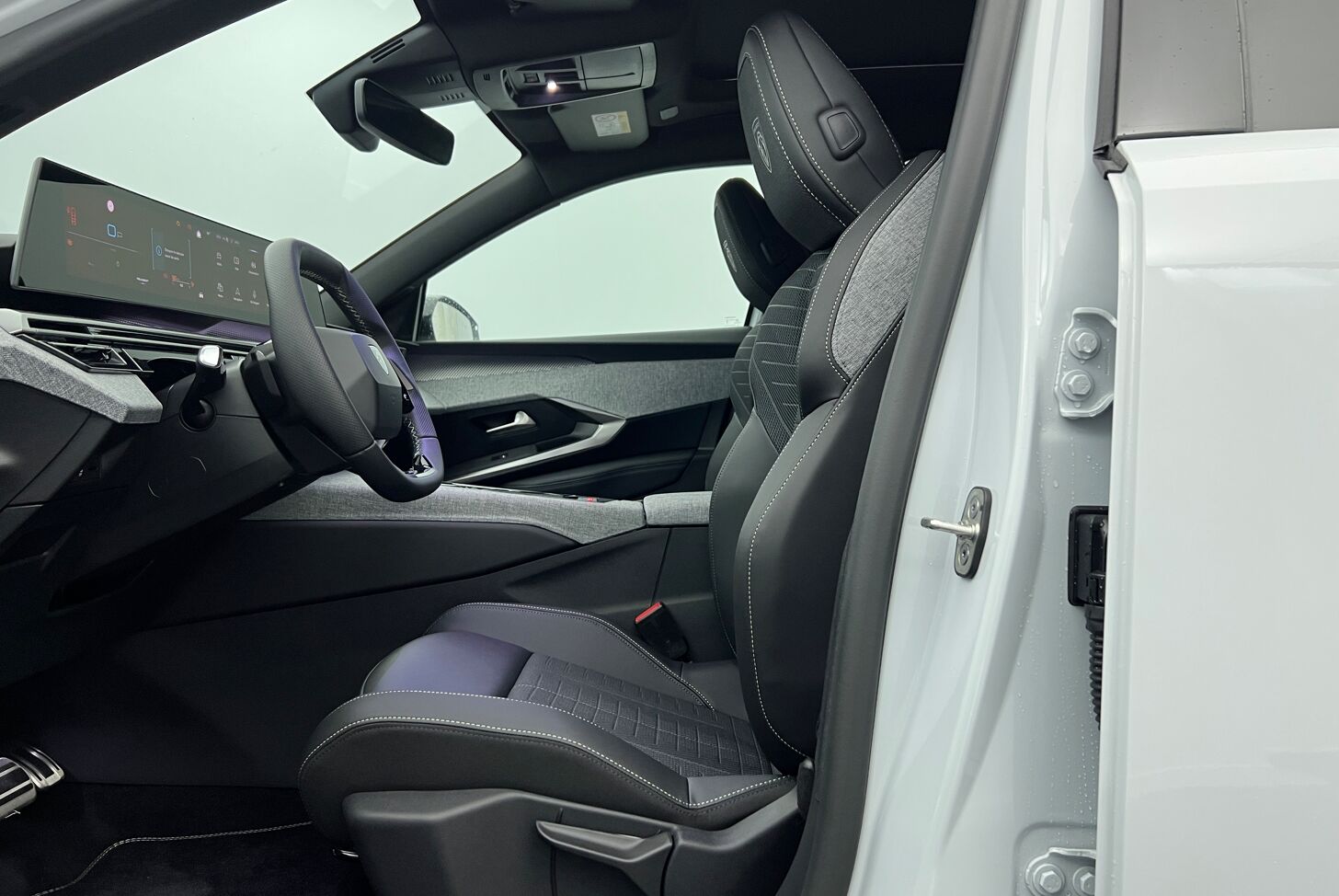 PEUGEOT 5008 SUV Hybride Essence