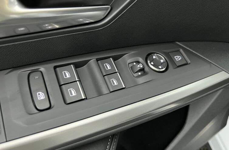 PEUGEOT 5008 SUV Hybride Essence