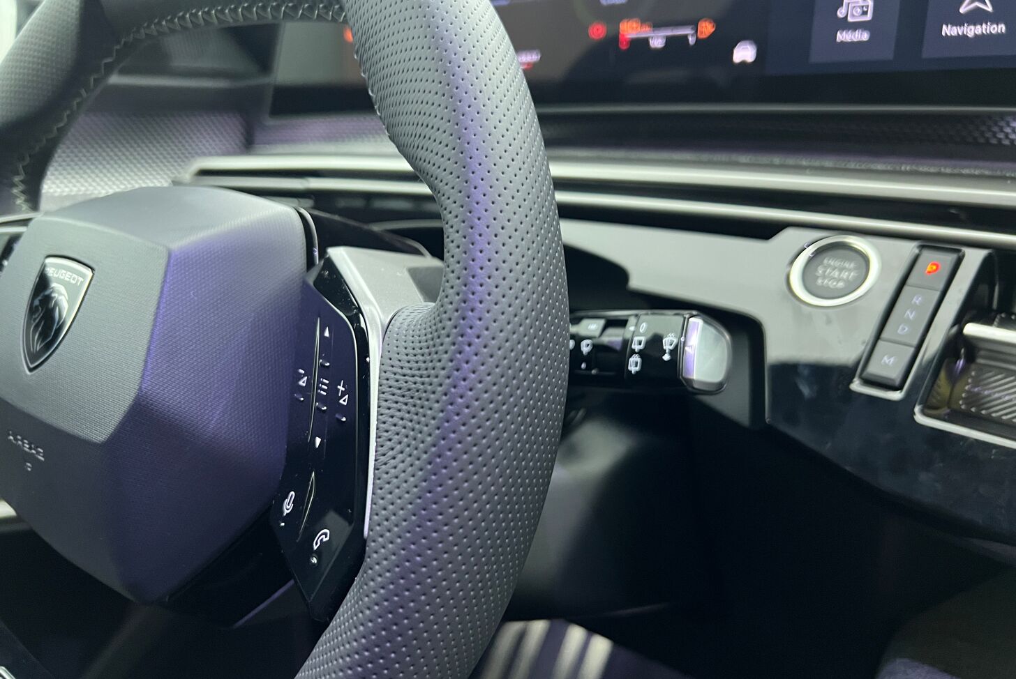 PEUGEOT 5008 SUV Hybride Essence