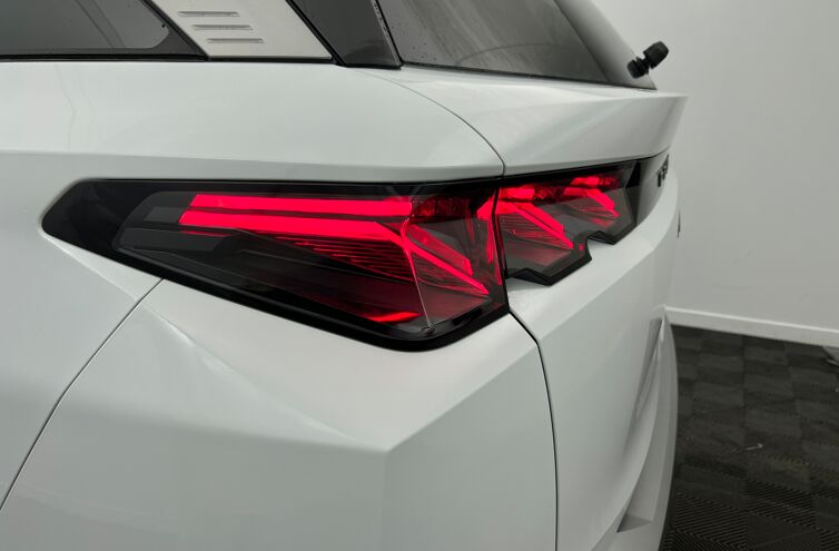 PEUGEOT 5008 SUV Hybride Essence