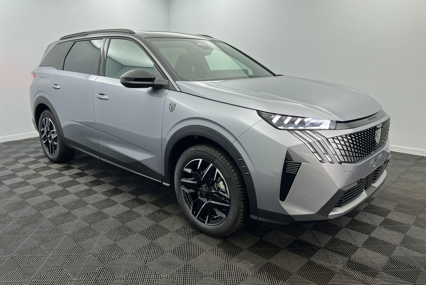 PEUGEOT 5008 SUV Hybride Essence