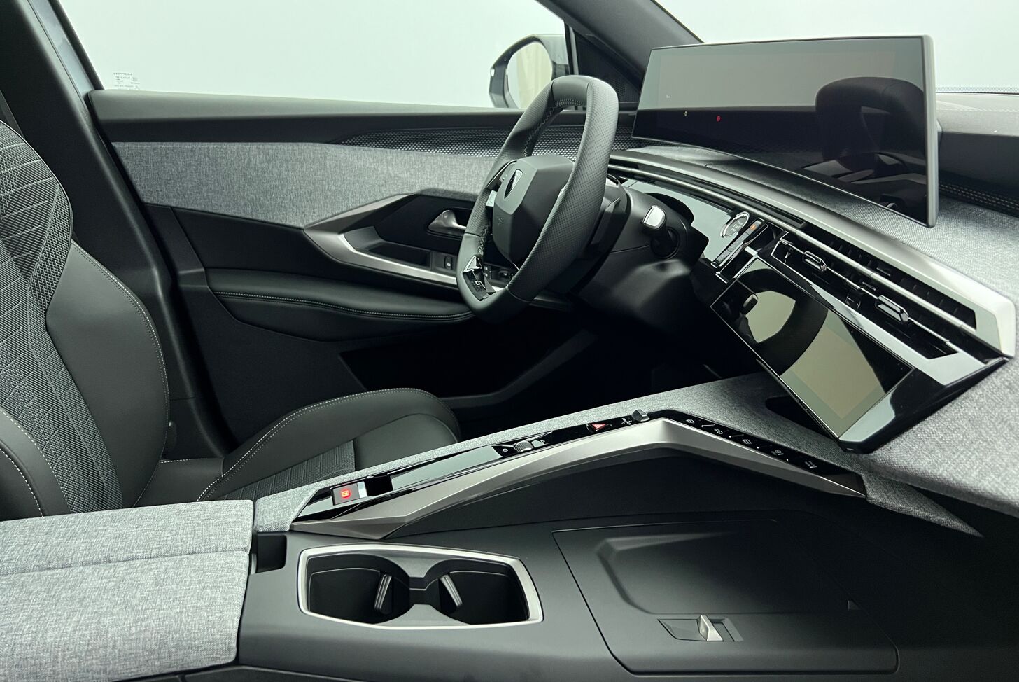 PEUGEOT 5008 SUV Hybride Essence