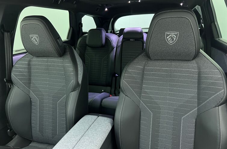 PEUGEOT 5008 SUV Hybride Essence