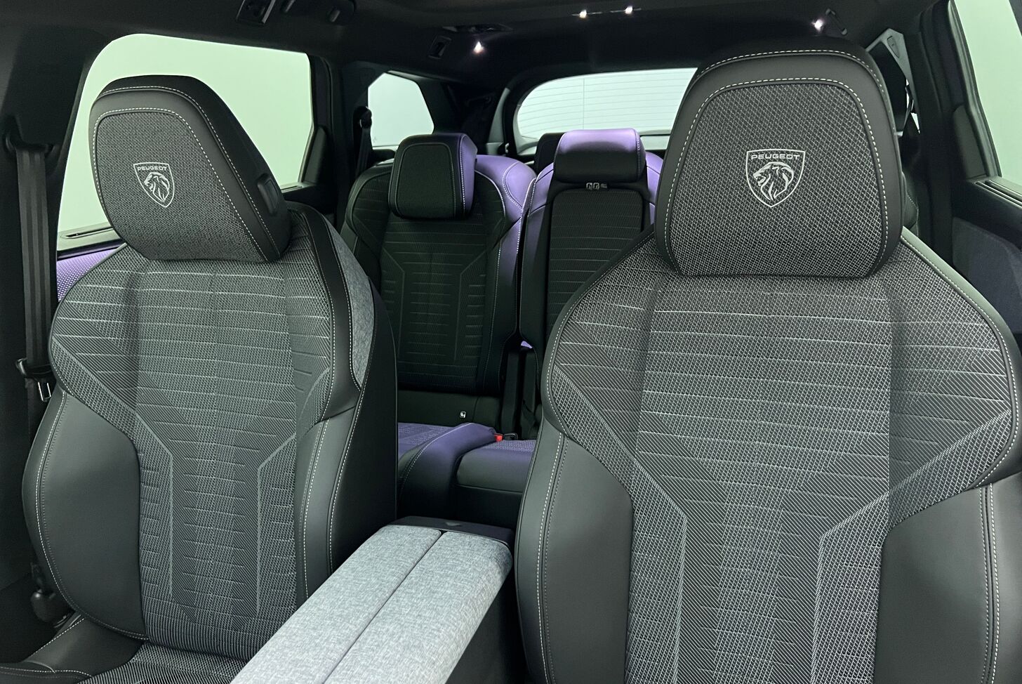 PEUGEOT 5008 SUV Hybride Essence