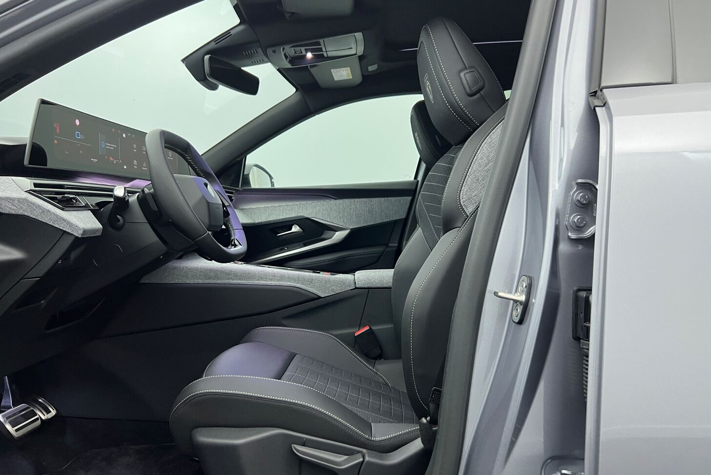 PEUGEOT 5008 SUV Hybride Essence