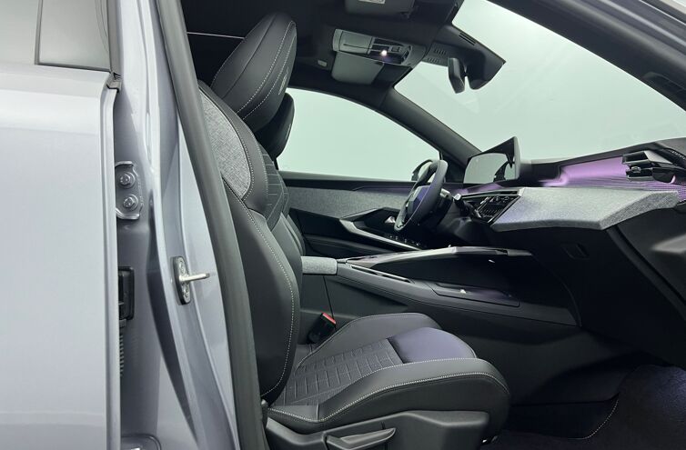 PEUGEOT 5008 SUV Hybride Essence