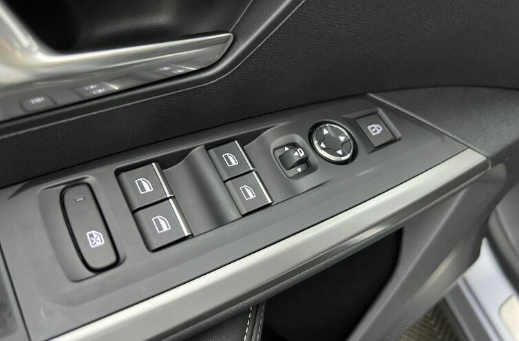 PEUGEOT 5008 SUV Hybride Essence