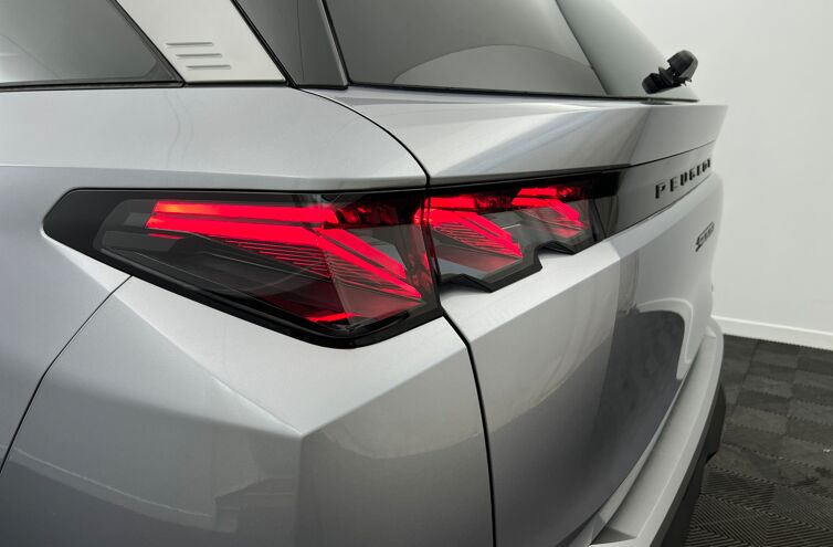 PEUGEOT 5008 SUV Hybride Essence