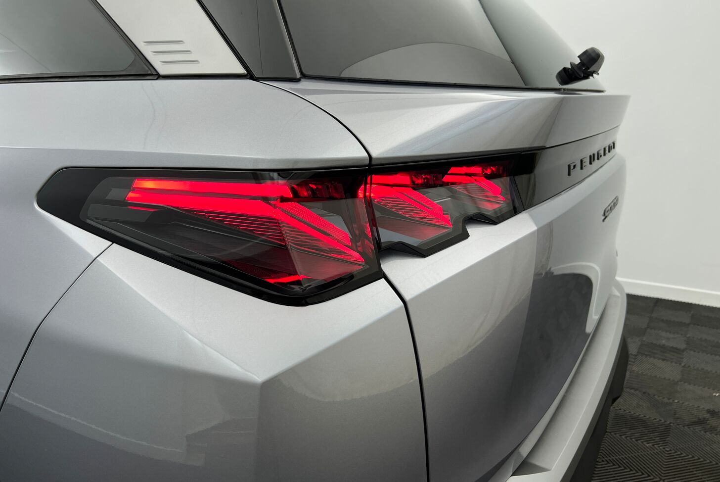 PEUGEOT 5008 SUV Hybride Essence