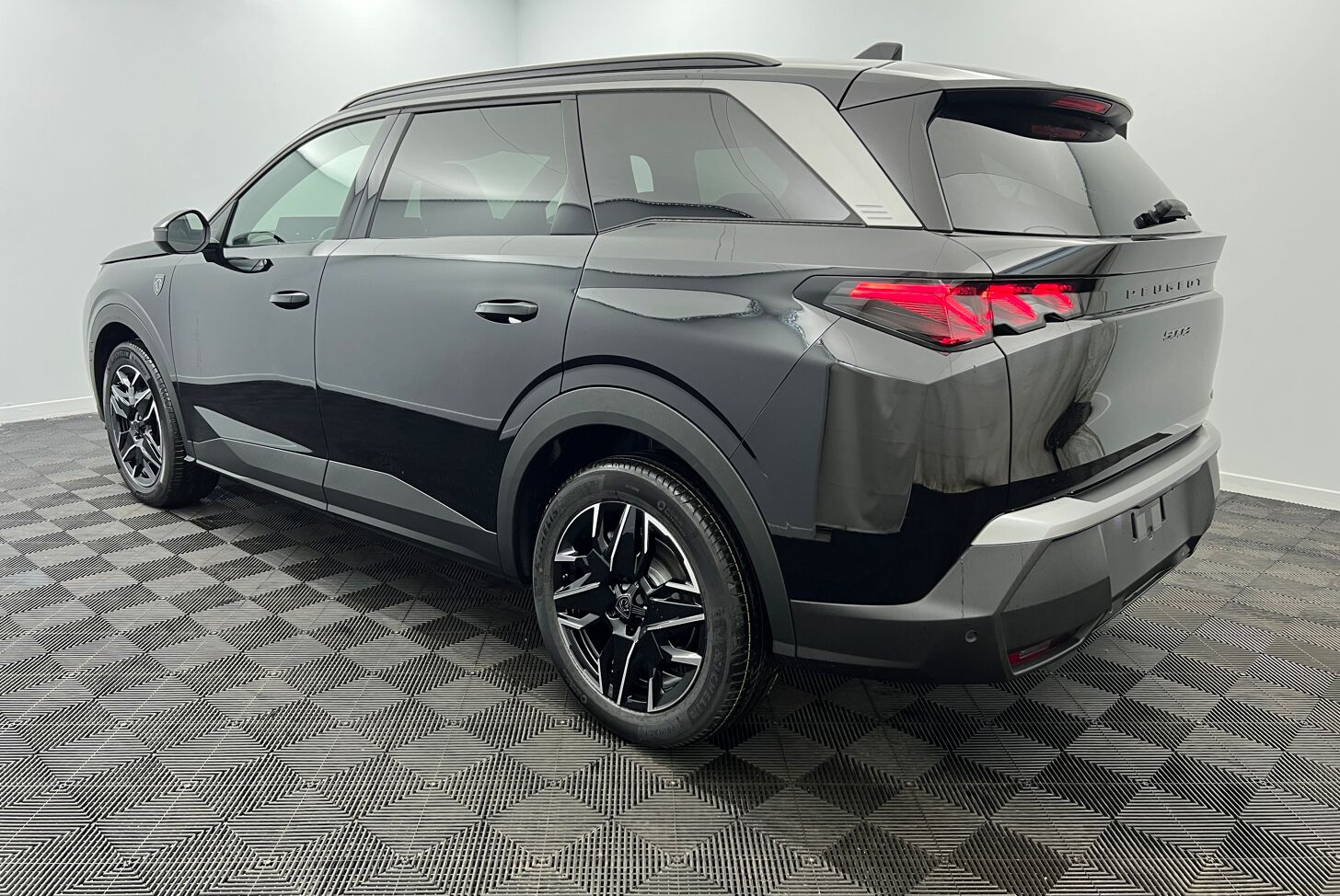 PEUGEOT 5008 SUV Hybride Essence