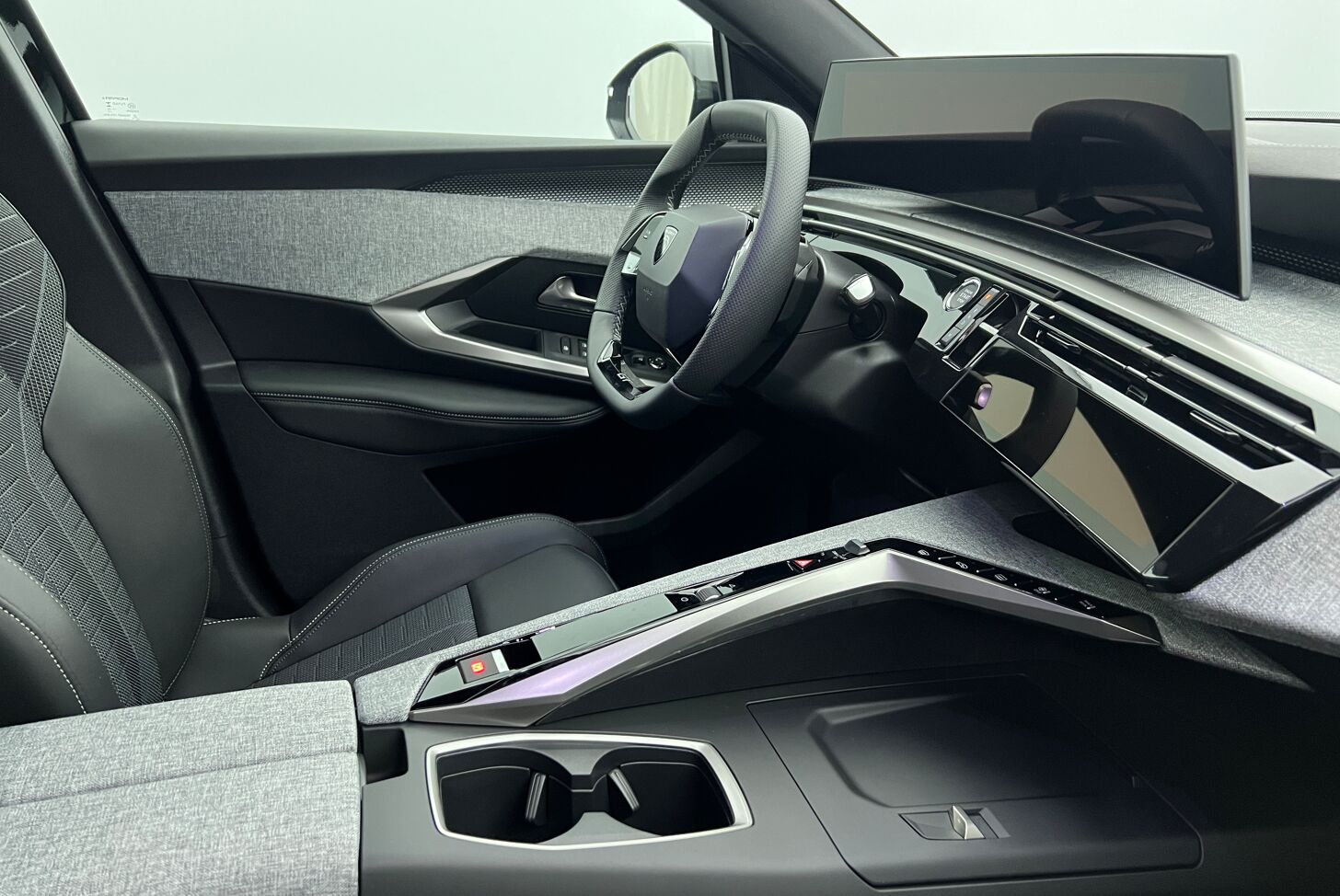 PEUGEOT 5008 SUV Hybride Essence