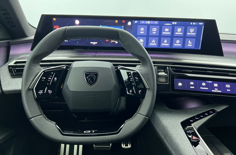 PEUGEOT 5008 SUV Hybride Essence