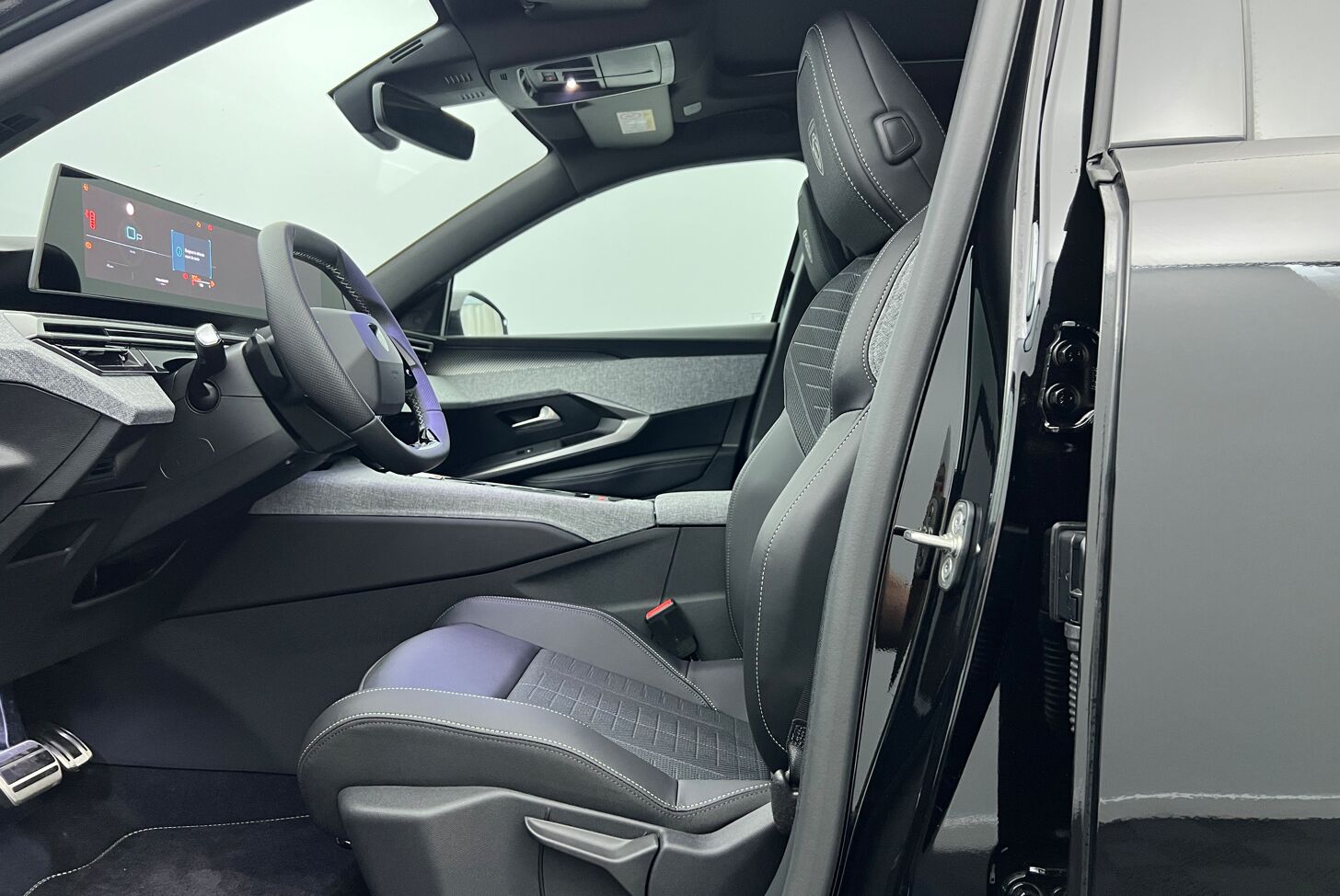 PEUGEOT 5008 SUV Hybride Essence