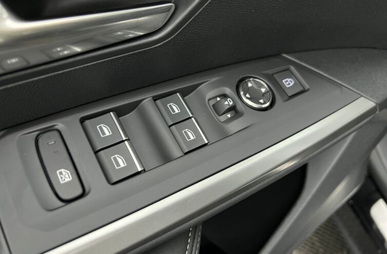 PEUGEOT 5008 SUV Hybride Essence