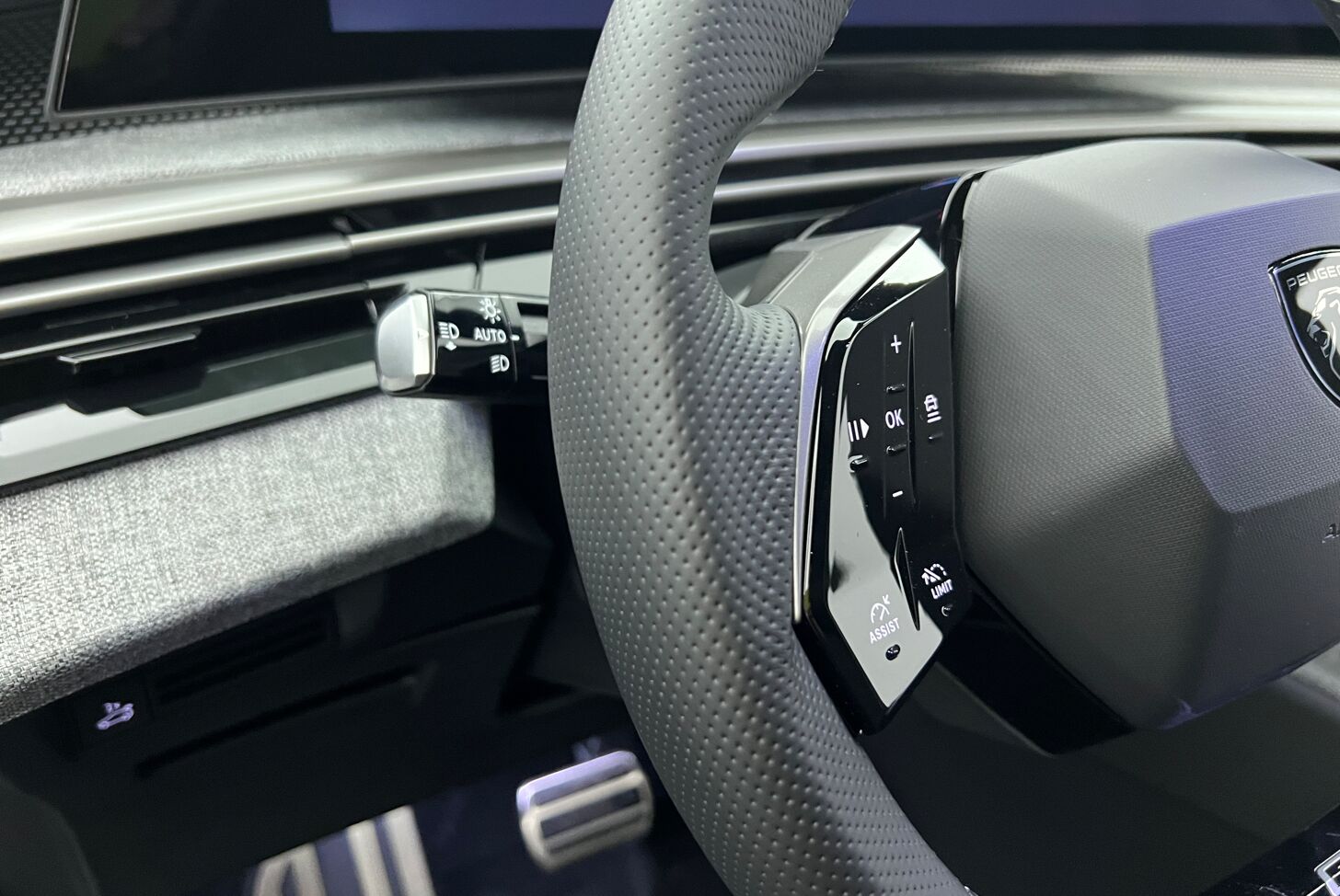 PEUGEOT 5008 SUV Hybride Essence