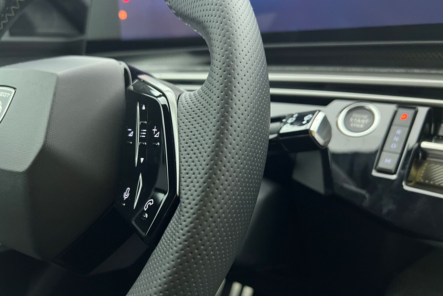 PEUGEOT 5008 SUV Hybride Essence