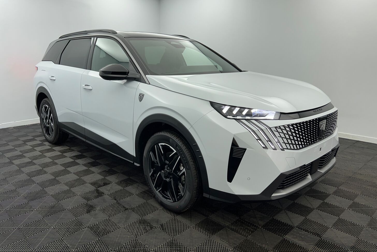 PEUGEOT 5008 SUV Hybride Essence