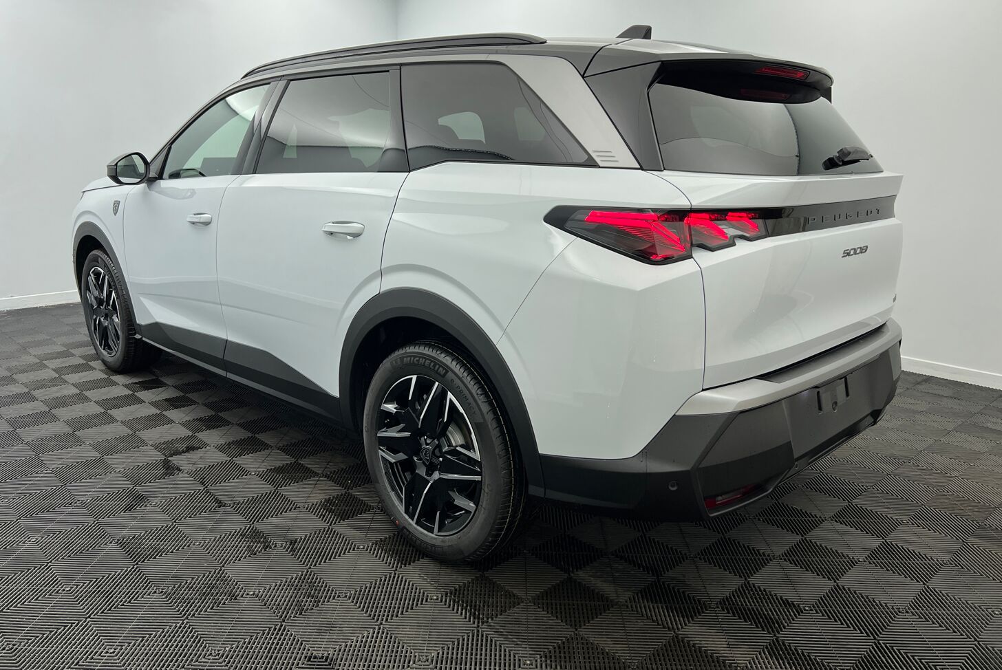 PEUGEOT 5008 SUV Hybride Essence