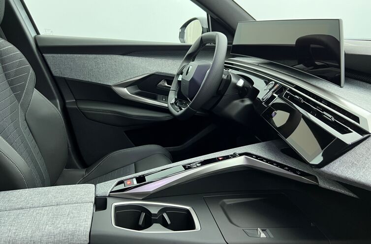 PEUGEOT 5008 SUV Hybride Essence