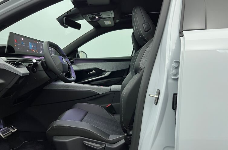 PEUGEOT 5008 SUV Hybride Essence