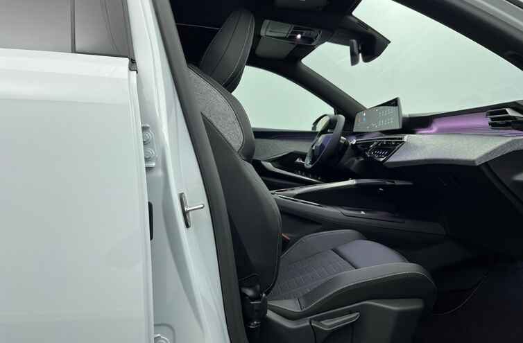 PEUGEOT 5008 SUV Hybride Essence