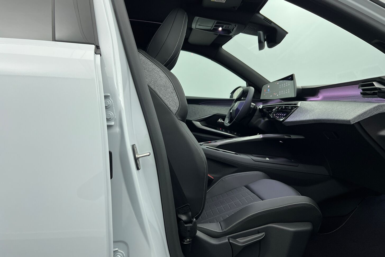 PEUGEOT 5008 SUV Hybride Essence